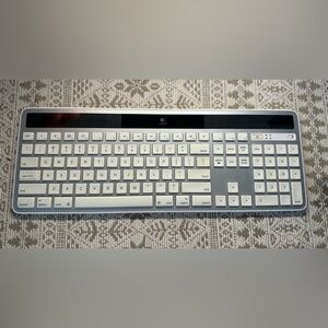 Logitech K750 2.4GHz Wireless Solar Powered Keyboard. No Dongle. Tested.